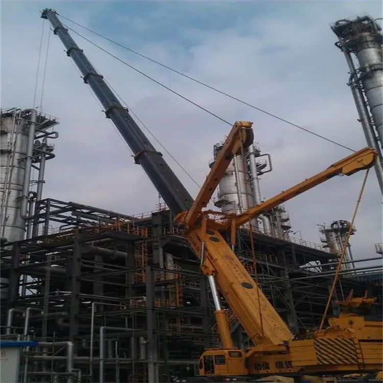 铁山港吊板房的吊车